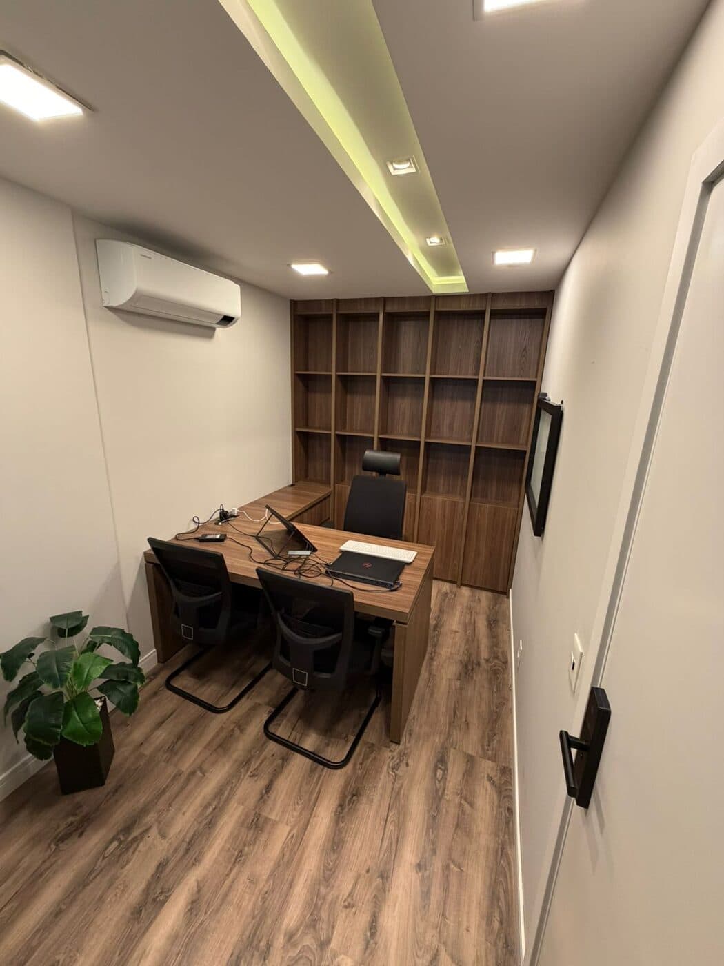 Sala privativa compacta